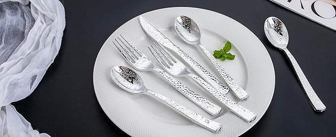 Nervure 300PCS Silver Plastic Silverware - Disposable Silver Cutlery - Hammered Plastic Utensils Include 100 Forks, 100 Knives, 100 Spoons Perfect for Dinner, Party & Wedding