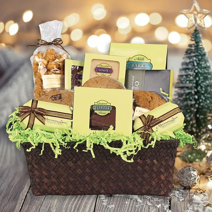 1 LB Light Green Crinkle Cut Paper Shred Filler Great for Gift Wrapping, Basket Filling, Birthday, Wedding, Halloween, Thanksgiving, Christmas Day, New Year Party Decorations Filling Supplies A